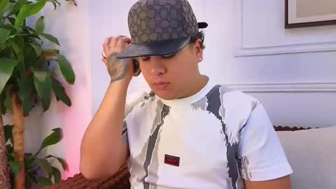 bennett_alejoo online show from March 24, 6:47 pm