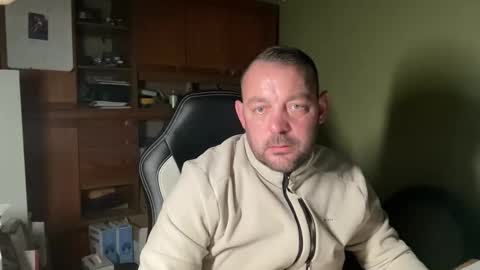 benochau online show from March 28, 11:28 pm