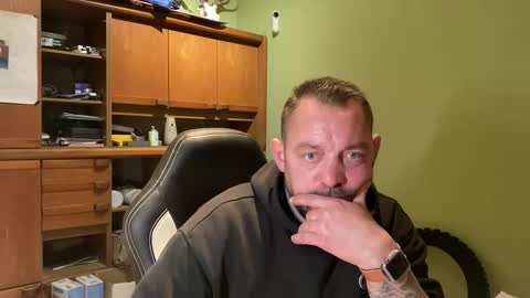 benochau online show from April 2, 3:58 am