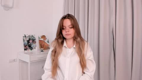 Julie online show from April 18, 6:21 pm