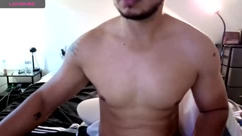 Snapshot of berriess_ chatting on October 18, 12:31 pm berriess_ online show from October 18, 12:31 pm