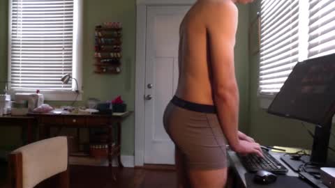 Snapshot of best_triam chatting on January 5, 5:20 pm best_triam online show from January 5, 5:20 pm