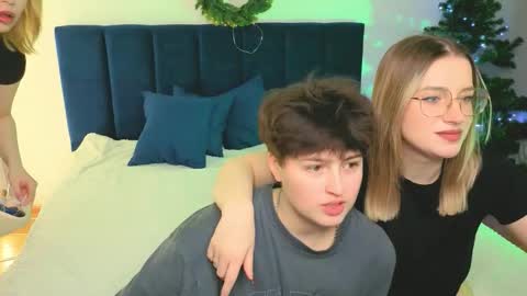 Danny and Kira online show from December 14, 8:53 am