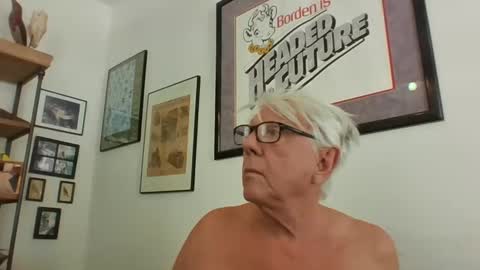Snapshot of bestshot1951 chatting on January 13, 5:23 pm bestshot1951 online show from January 13, 5:23 pm