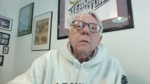 Snapshot of bestshot1951 chatting on February 19, 2:33 pm bestshot1951 online show from February 19, 2:33 pm