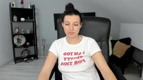 bettyjamess online show from November 24, 4:22 am