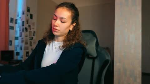 Lilly online show from March 28, 6:48 am