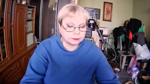 BeverlyQCynia online show from November 15, 12:40 pm