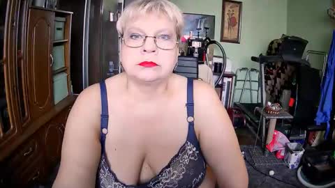 Snapshot of beverlyqcynia chatting on October 15, 11:00 am BeverlyQCynia online show from October 15, 11:00 am
