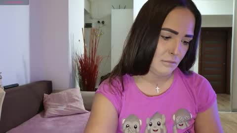   BeyonceDoll       Twitter DollBeyonce    online show from March 2, 5:41 pm