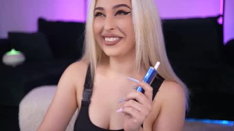 Snapshot of bia_kristal chatting on September 25, 3:19 pm Biia online show from September 25, 3:19 pm