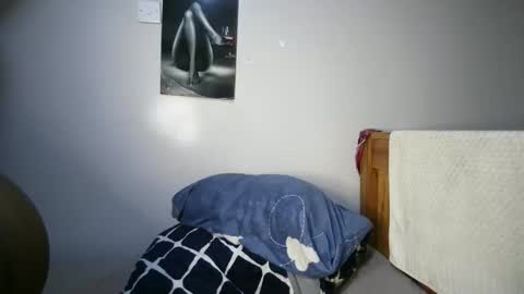 bigass001_ online show from November 28, 9:22 pm