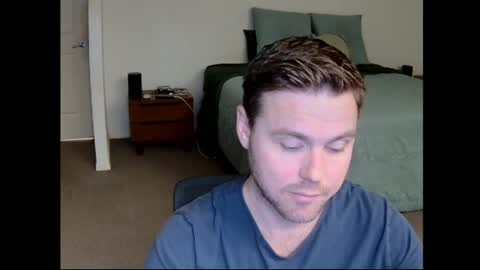 bigblueeyes9876 online show from June 7, 1:11 am