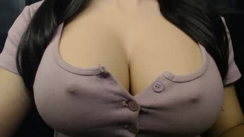 Snapshot of bigboobs_ivy chatting on October 20, 2:49 am Ivy online show from October 20, 2:49 am