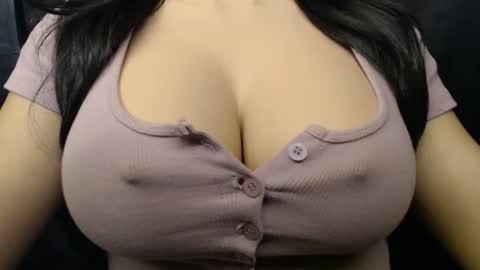 Snapshot of bigboobs_ivy chatting on October 15, 7:15 pm Ivy online show from October 15, 7:15 pm