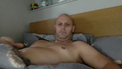 Snapshot of bigbumlover2377 chatting on December 20, 10:05 am bigbumlover2377 online show from December 20, 10:05 am