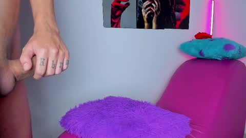 SEX IN THE HOUSE online show from December 21, 11:00 pm