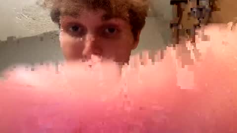 Snapshot of bigskinnyboyshh chatting on December 25, 5:16 am bigskinnyboyshh online show from December 25, 5:16 am