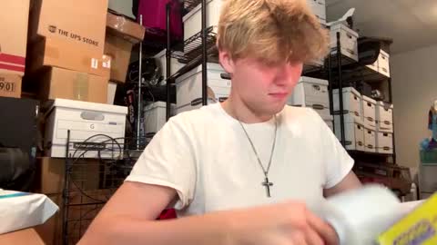 Snapshot of bigskinnyboyshh chatting on October 3, 1:59 am bigskinnyboyshh online show from October 3, 1:59 am