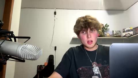 Snapshot of bigskinnyboyshh chatting on October 17, 2:59 am bigskinnyboyshh online show from October 17, 2:59 am