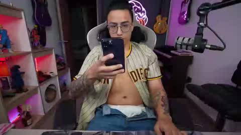 Snapshot of bigxboy96 chatting on October 16, 11:25 pm bigxboy96 online show from October 16, 11:25 pm
