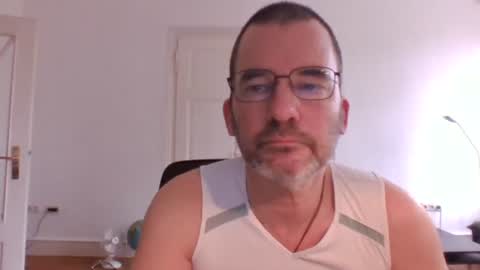 bikertom1988 online show from March 1, 2:34 pm