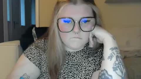 bitch_kittiexo online show from January 3, 4:06 pm