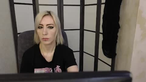 Emily online show from April 7, 8:27 am