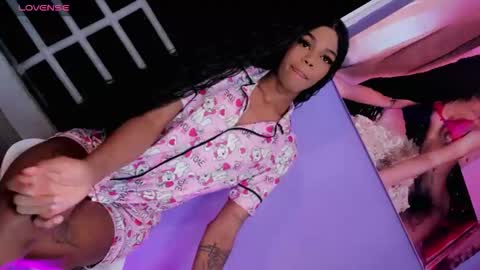 Snapshot of black_thifanny1 chatting on October 18, 6:39 am black_thifanny1 online show from October 18, 6:39 am