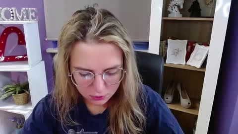 Z O E Y online show from October 29, 5:42 am