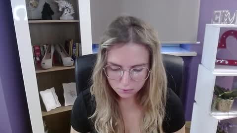 Snapshot of blackrosezoey chatting on September 24, 5:03 am Z O E Y online show from September 24, 5:03 am