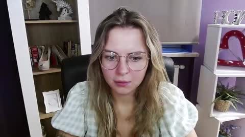 Snapshot of blackrosezoey chatting on October 10, 5:13 am Z O E Y online show from October 10, 5:13 am