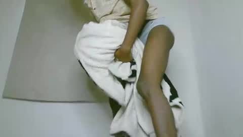 Snapshot of blackzilian_ chatting on October 17, 12:42 pm HASSAN online show from October 17, 12:42 pm