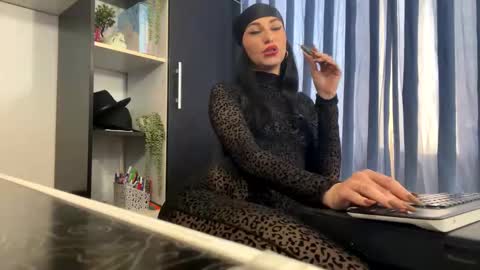 Snapshot of blazeamanda chatting on October 16, 2:17 pm Goddess Blaze online show from October 16, 2:17 pm