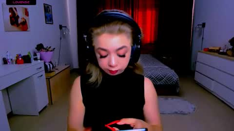 Nicole online show from September 10, 8:26 am