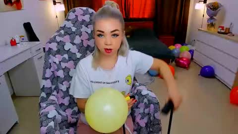 Nicole online show from February 12, 7:55 am