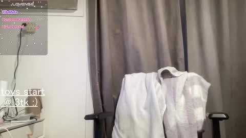 bloggirllaurel online show from March 25, 11:22 pm