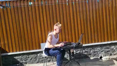 blond_boy69 online show from March 28, 9:22 am