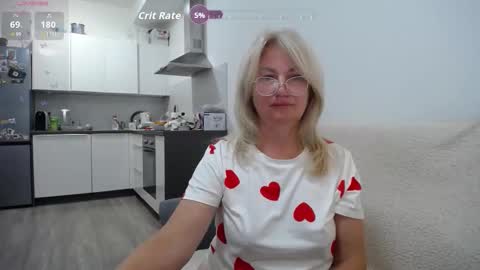 Snapshot of blond_woman chatting on September 29, 9:14 pm Karina online show from September 29, 9:14 pm