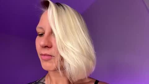 blonde_fuck_couple online show from May 29, 2:31 am