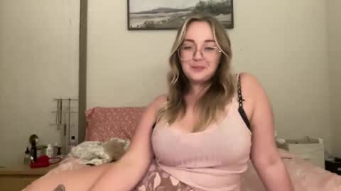 Snapshot of blondeandbent chatting on October 5, 2:31 am Your Big Titty Baby online show from October 5, 2:31 am