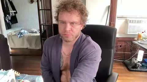 blondebluebear online show from November 16, 5:15 pm