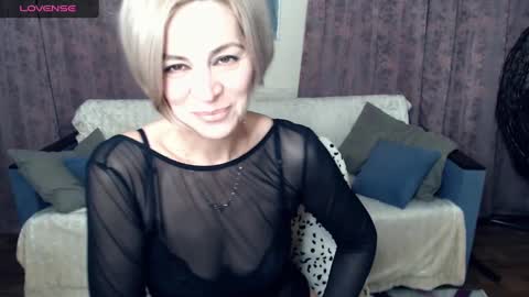 Lola online show from December 9, 11:45 pm