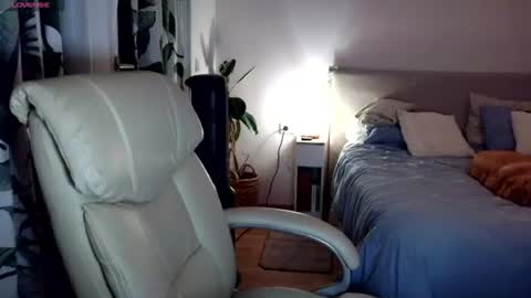 blondesdoitbetter_999 online show from July 18, 8:11 pm