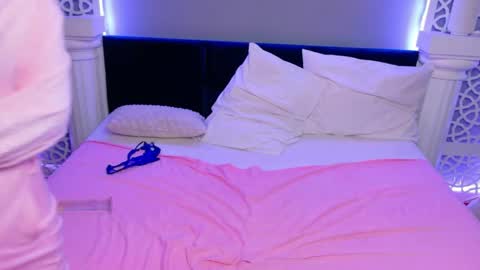 BlondieEve online show from April 10, 6:30 am