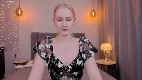 Snapshot of blondiemermaid chatting on February 8, 6:33 pm Mia online show from February 8, 6:33 pm