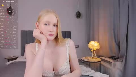 Snapshot of blondiemermaid chatting on February 22, 6:08 pm Mia online show from February 22, 6:08 pm