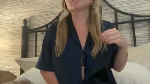 IM TRYNG online show from March 24, 6:19 am