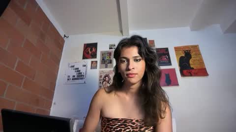 Snapshot of bloomingbella chatting on October 20, 7:13 am Bella Bloom ts online show from October 20, 7:13 am