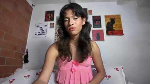 Snapshot of bloomingbella chatting on October 17, 5:11 am Bella Bloom ts online show from October 17, 5:11 am